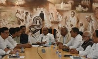 मध्यावधी निवडणुकीची शक्यता शरद पवारांनी नाकारली